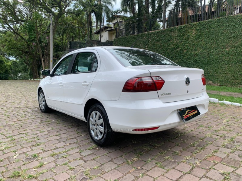 VOYAGE 1.6 MI TREND 8V FLEX 4P MANUAL - 2014 - SAPIRANGA