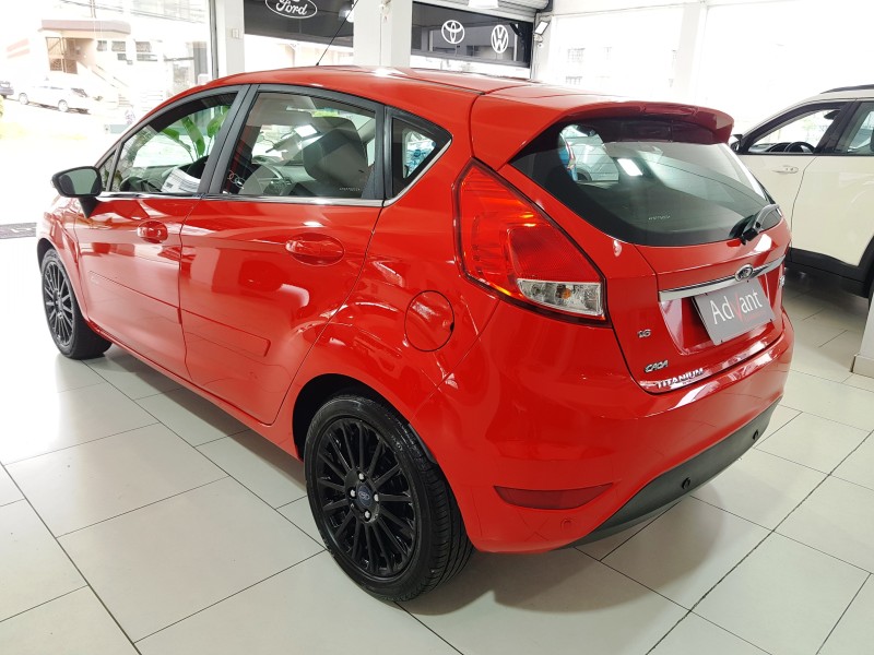 FIESTA 1.6 TITANIUM HATCH 16V FLEX 4P AUTOMÁTICO - 2015 - CAXIAS DO SUL