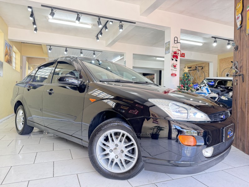 FOCUS 2.0 GHIA SEDAN 16V FLEX 4P MANUAL - 2001 - CAXIAS DO SUL