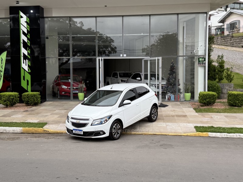 ONIX 1.4 MPFI LTZ 8V FLEX 4P MANUAL - 2016 - FARROUPILHA