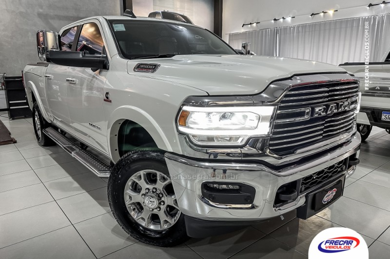 3500 LARAMIE 6.7 CD 4X4 TURBO DIESEL 4P AUTOMÁTICO - 2022 - SARANDI