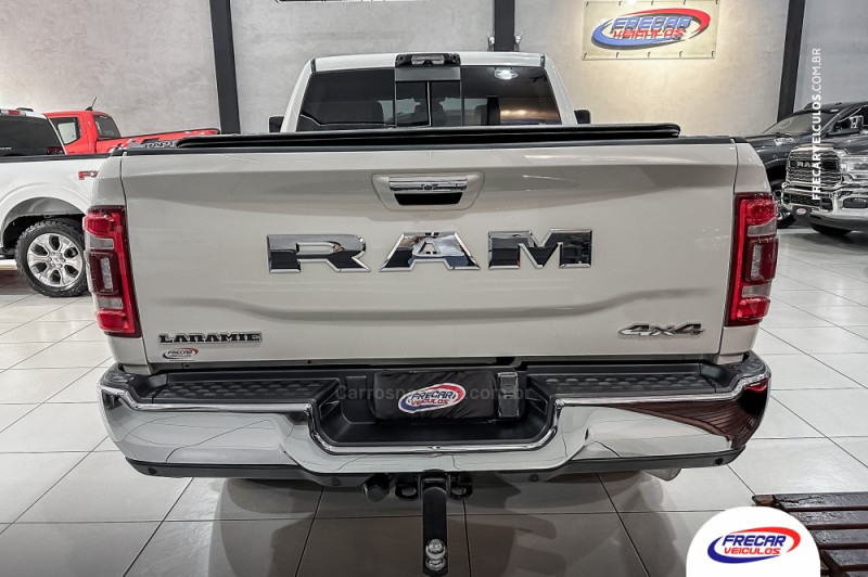 3500 LARAMIE 6.7 CD 4X4 TURBO DIESEL 4P AUTOMÁTICO - 2022 - SARANDI