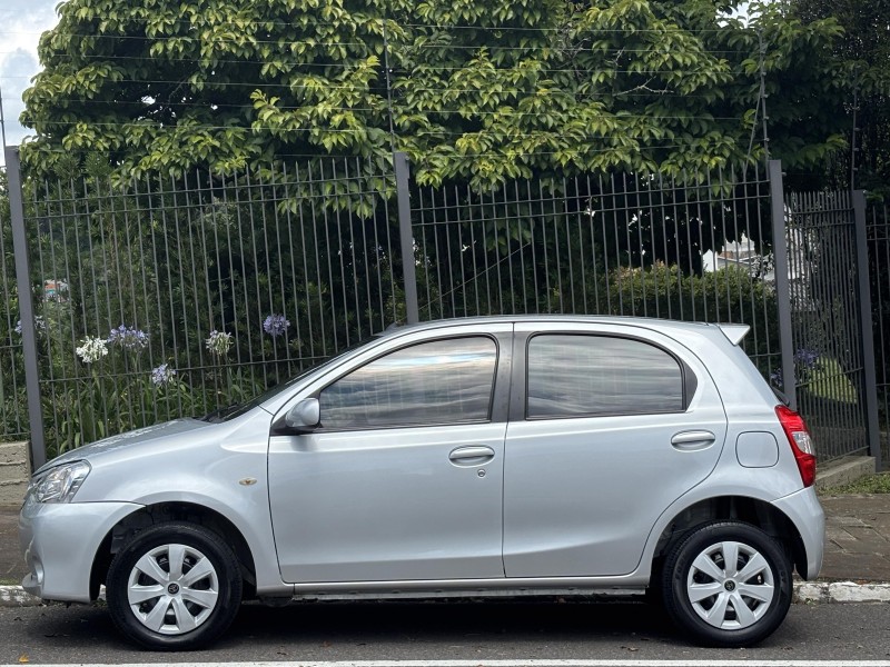 ETIOS 1.3 XS 16V FLEX 4P MANUAL - 2013 - FARROUPILHA