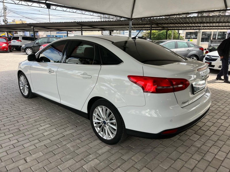 FOCUS 2.0 TITANIUM FASTBACK 16V FLEX 4P AUTOMÁTICO - 2016 - CAXIAS DO SUL