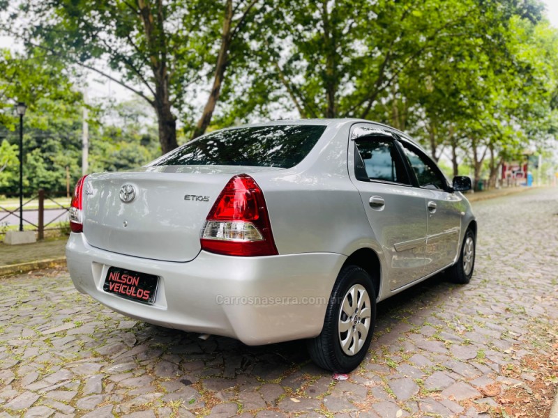 ETIOS 1.5 XS SEDAN 16V FLEX 4P MANUAL - 2013 - NOVO HAMBURGO