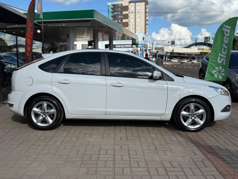 FOCUS 1.6 GLX 16V FLEX 4P MANUAL - 2013 - LAGOA VERMELHA