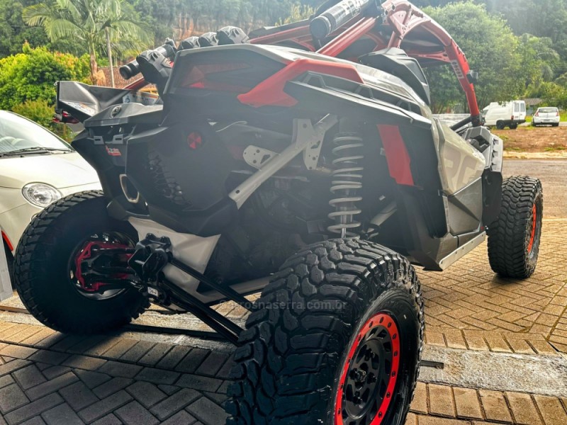 MAVERICK XRS 1000 - 2022 - TRêS COROAS