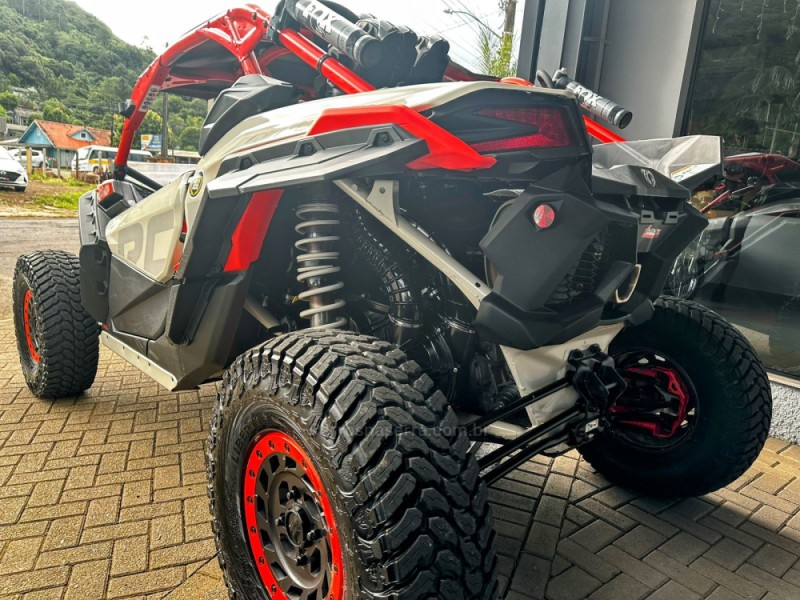 MAVERICK XRS 1000 - 2022 - TRêS COROAS