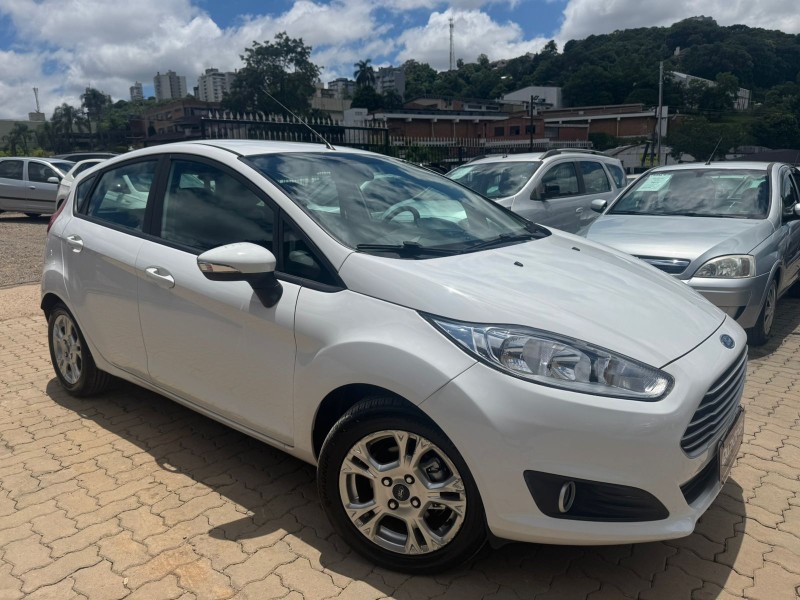 fiesta 1.6 se hatch 16v flex 4p manual 2014 caxias do sul