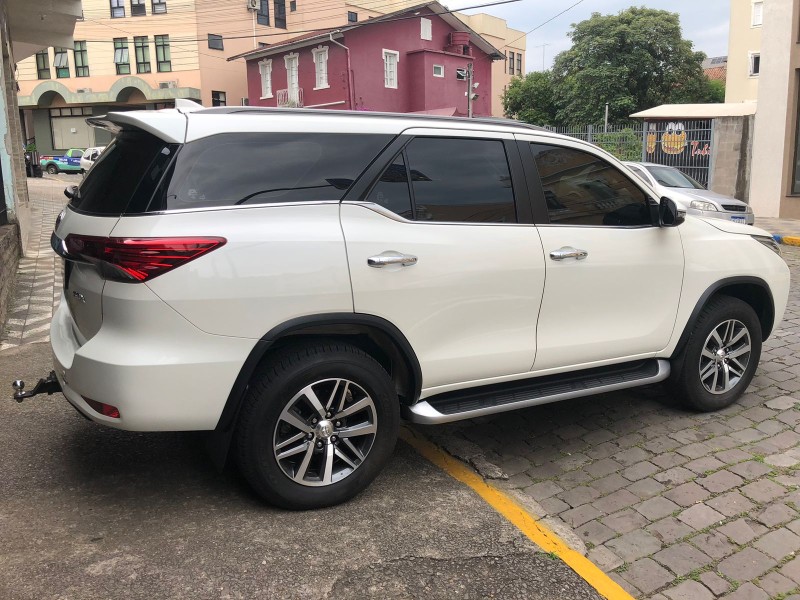 HILUX SW4 2.8 SRX 4X4 7 LUGARES 16V TURBO INTERCOOLER DIESEL 4P AUTOMÁTICO - 2020 - GARIBALDI