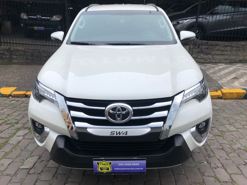 HILUX SW4 2.8 SRX 4X4 7 LUGARES 16V TURBO INTERCOOLER DIESEL 4P AUTOMÁTICO - 2020 - GARIBALDI