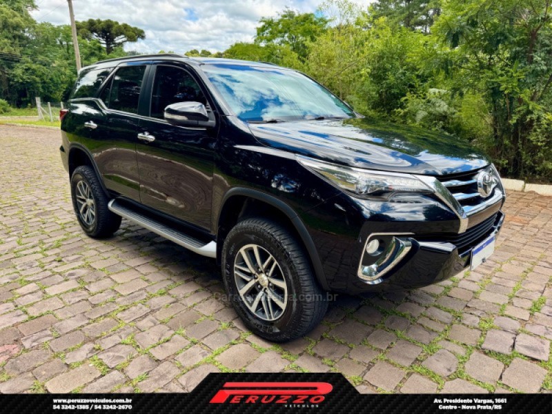 HILUX SW4 2.8 SRX 4X4 7 LUGARES 16V TURBO INTERCOOLER DIESEL 4P AUTOMÁTICO - 2017 - NOVA PRATA