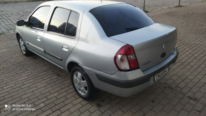 CLIO 1.0 PRIVILÉGE SEDAN 16V GASOLINA 4P MANUAL - 2005 - FARROUPILHA