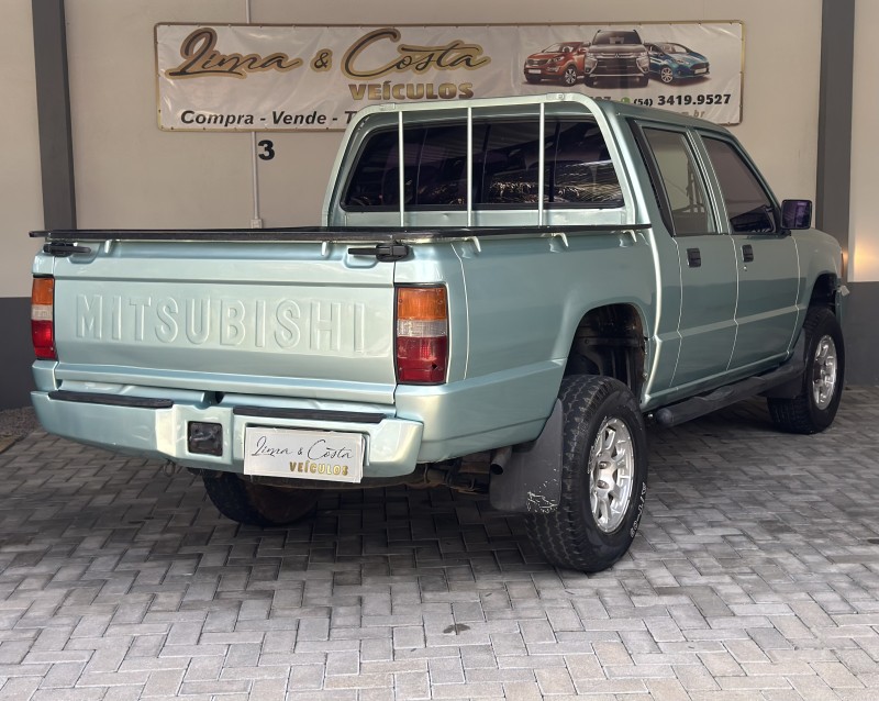 L200 2.5 GLS 4X4 CD 8V DIESEL 4P MANUAL  - 2002 - CAXIAS DO SUL