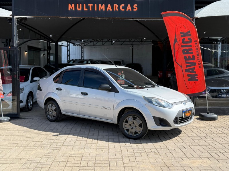 FIESTA 1.0 ROCAM SEDAN 8V FLEX 4P MANUAL - 2013 - LAGOA VERMELHA