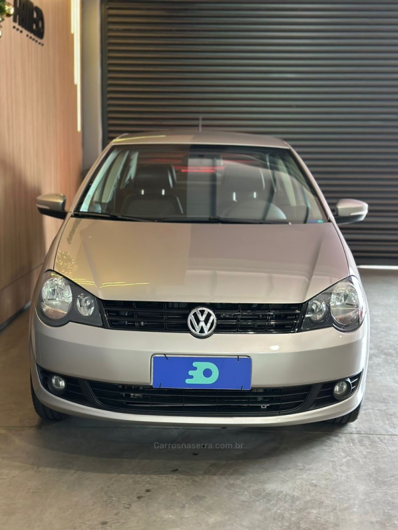 POLO SEDAN 1.6 MI COMFORTLINE 8V FLEX 4P MANUAL - 2014 - LAJEADO