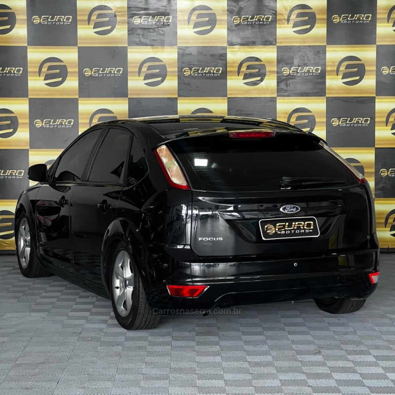 FOCUS 1.6 8V FLEX 4P MANUAL - 2012 - PORTãO