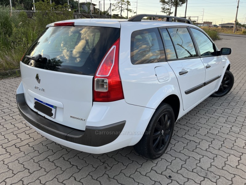 MÉGANE 1.6 DYNAMIQUE GRAND TOUR 16V FLEX 4P MANUAL - 2011 - CAXIAS DO SUL