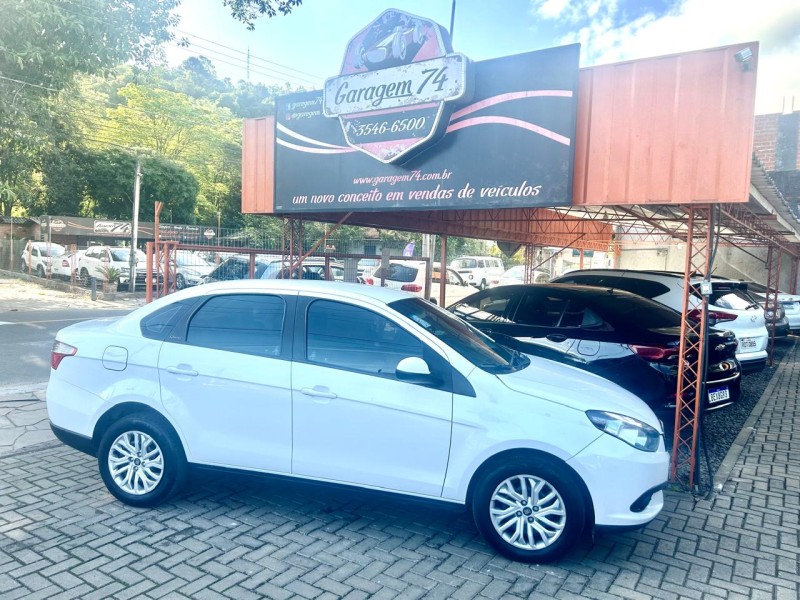 GRAND SIENA 1.0 ATTRACTIVE 8V FLEX 4P MANUAL - 2021 - TRêS COROAS