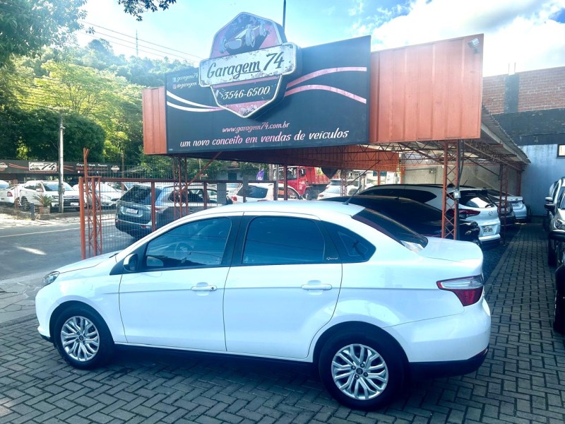 GRAND SIENA 1.0 ATTRACTIVE 8V FLEX 4P MANUAL - 2021 - TRêS COROAS