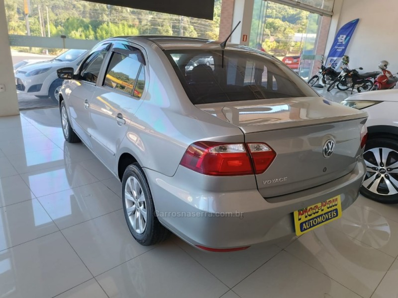 VOYAGE 1.6 MI COMFORTLINE 8V FLEX 4P MANUAL - 2017 - NOVA PETRóPOLIS