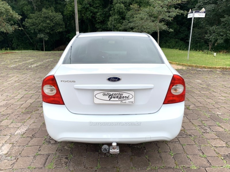 FOCUS 1.6 GLX SEDAN 8V FLEX 4P MANUAL - 2013 - GUAPORé