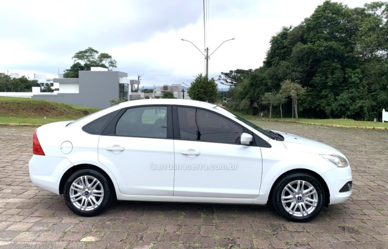 FOCUS 1.6 GLX SEDAN 8V FLEX 4P MANUAL - 2013 - GUAPORé