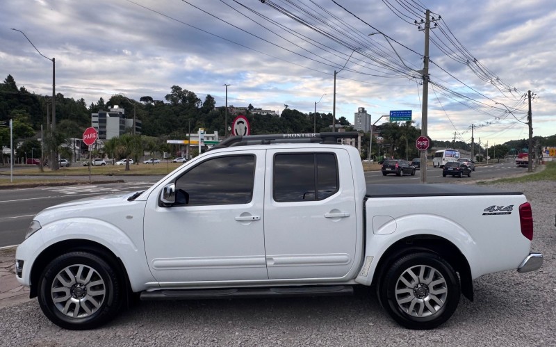 FRONTIER 2.5 SL 4X4 CD TURBO ELETRONIC DIESEL 4P AUTOMÁTICO - 2014 - CAXIAS DO SUL