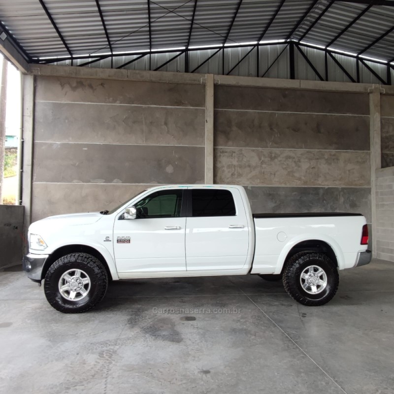 RAM 5.9 2500 SLT 4X4 CD I6 24V TURBO DIESEL 4P AUTOMÁTICO - 2012 - VALE REAL