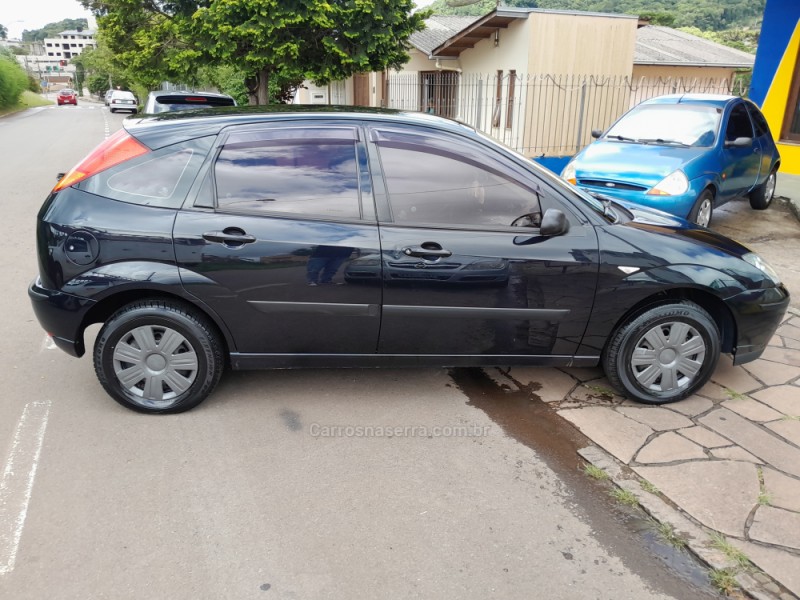 FOCUS 1.6 8V FLEX 4P MANUAL - 2009 - NOVA PRATA