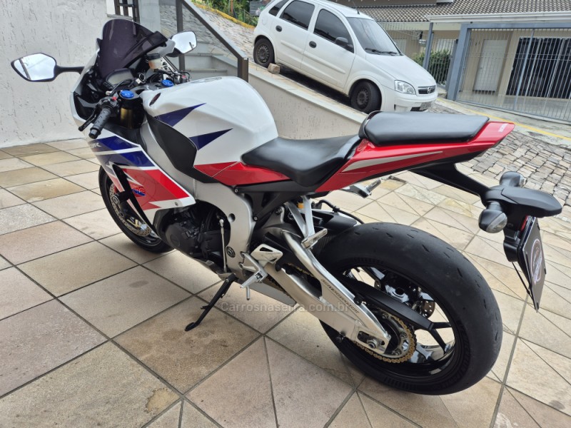 CBR 1000RR FIREBLADE - 2013 - BENTO GONçALVES