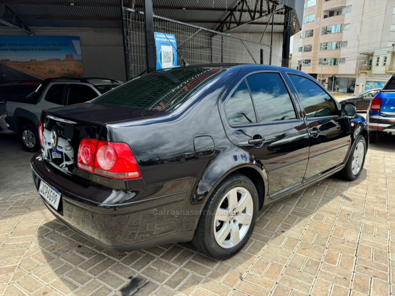 BORA 2.0 MI 8V FLEX 4P MANUAL - 2010 - TAPEJARA