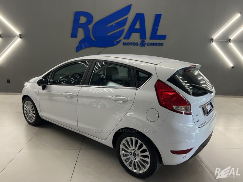 FIESTA 1.6 TITANIUM PLUS HATCH 16V FLEX 4P AUTOMÁTICO - 2017 - SAPIRANGA