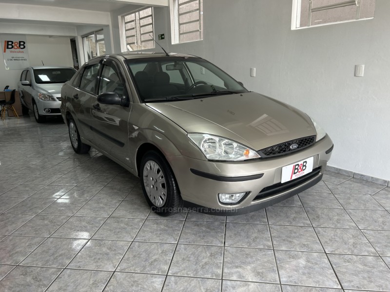 FOCUS 1.6 GLX SEDAN 8V GASOLINA 4P MANUAL - 2007 - NOVA PRATA