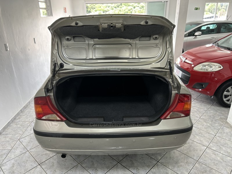 FOCUS 1.6 GLX SEDAN 8V GASOLINA 4P MANUAL - 2007 - NOVA PRATA