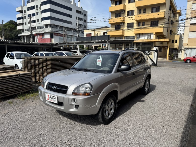 TUCSON 2.0 MPFI GL 16V 142CV 2WD GASOLINA 4P MANUAL - 2010 - GARIBALDI