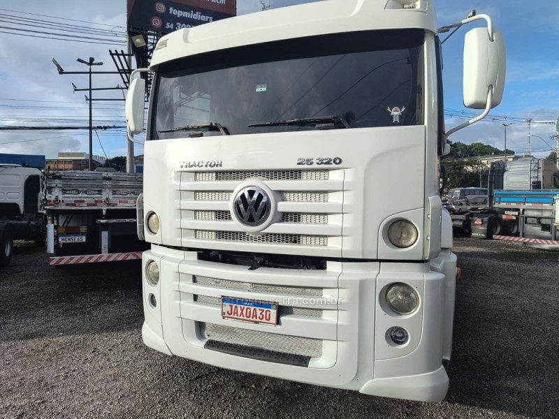 25-320 E CONSTELLATION 6X2 TITAN TRACTOR - 2011 - CAXIAS DO SUL