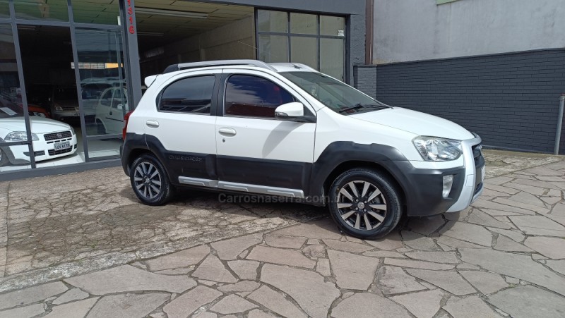 ETIOS CROSS 1.5 16V FLEX 4P MANUAL - 2014 - FLORES DA CUNHA