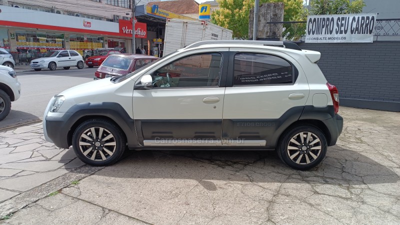 ETIOS CROSS 1.5 16V FLEX 4P MANUAL - 2014 - FLORES DA CUNHA