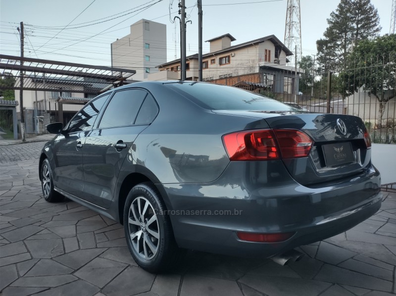 JETTA 2.0 COMFORTLINE FLEX 4P TIPTRONIC - 2013 - CAXIAS DO SUL