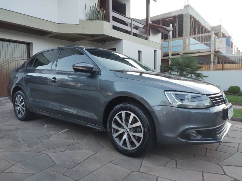 JETTA 2.0 COMFORTLINE FLEX 4P TIPTRONIC - 2013 - CAXIAS DO SUL