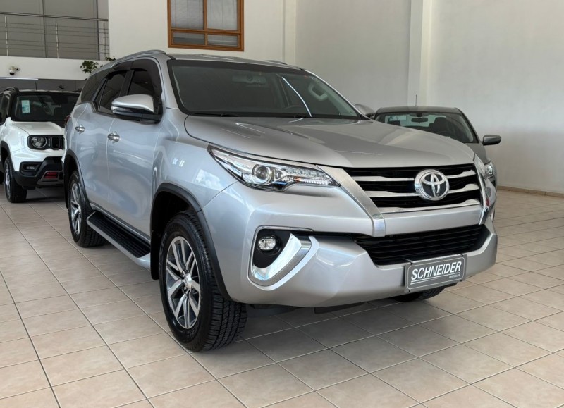 hilux sw4 2.8 srx 4x4 7 lugares 16v turbo intercooler diesel 4p automatico 2018 nova petropolis