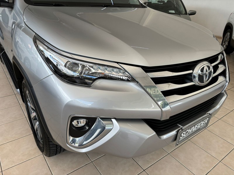 HILUX SW4 2.8 SRX 4X4 7 LUGARES 16V TURBO INTERCOOLER DIESEL 4P AUTOMÁTICO - 2018 - NOVA PETRóPOLIS