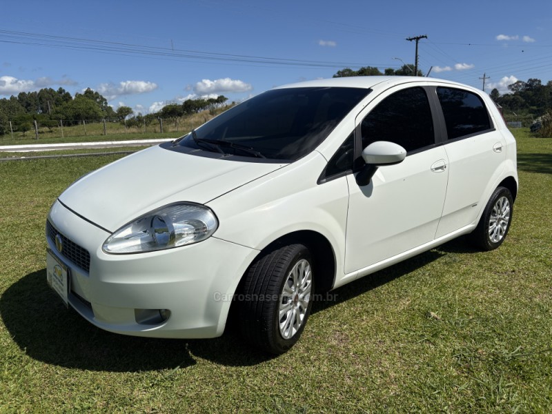 PUNTO 1.4 ATTRACTIVE 8V FLEX 4P MANUAL - 2011 - FARROUPILHA