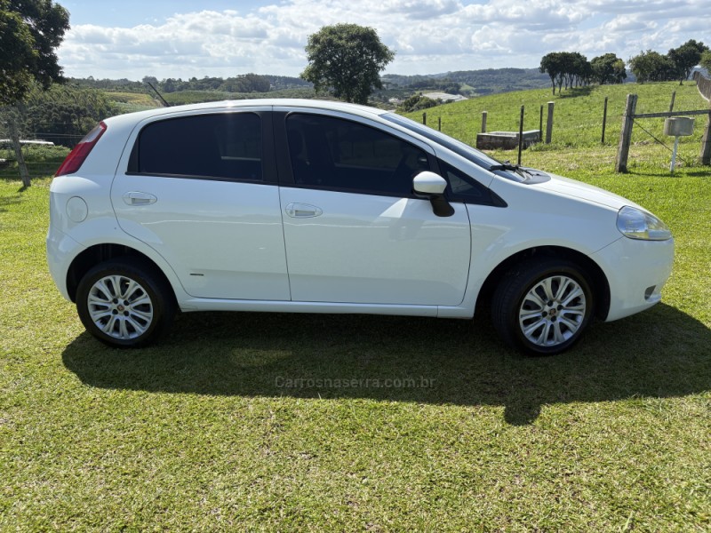 PUNTO 1.4 ATTRACTIVE 8V FLEX 4P MANUAL - 2011 - FARROUPILHA