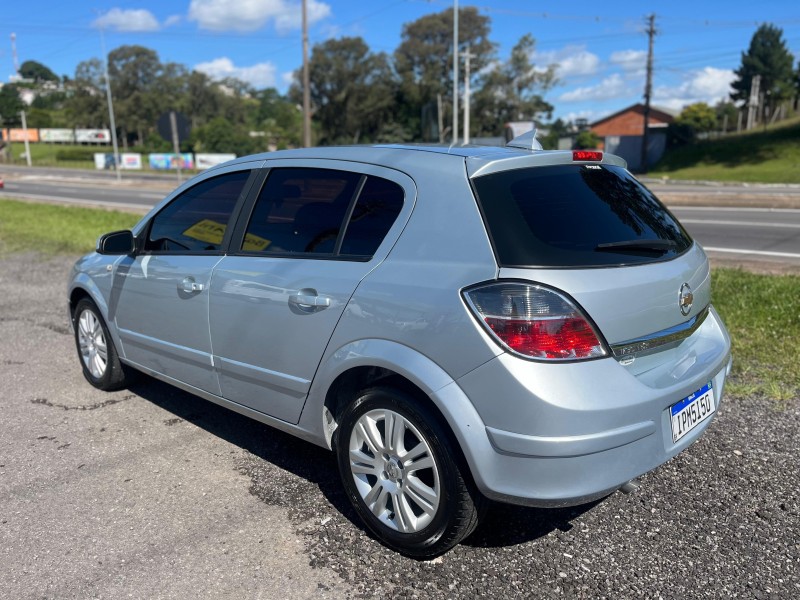 VECTRA 2.0 MPFI GT HATCH 8V FLEX 4P MANUAL - 2009 - FARROUPILHA