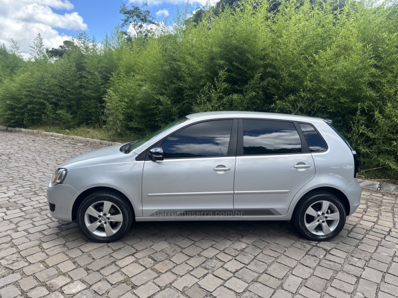 POLO 1.6 MI SPORTLINE 8V FLEX 4P MANUAL - 2014 - NOVA PRATA