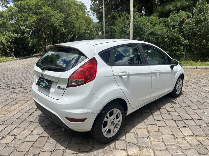 FIESTA 1.6 SEL HATCH 16V FLEX 4P MANUAL - 2017 - NOVA PRATA