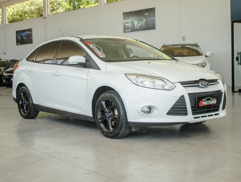 FOCUS 2.0 SE FASTBACK 16V FLEX 4P AUTOMÁTICO - 2015 - NOVO HAMBURGO