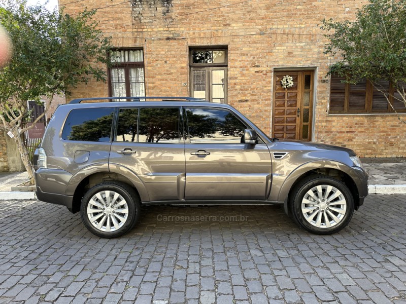 PAJERO FULL 3.8 HPE 4X4 V6 24V GASOLINA 4P AUTOMÁTICO - 2015 - CAXIAS DO SUL